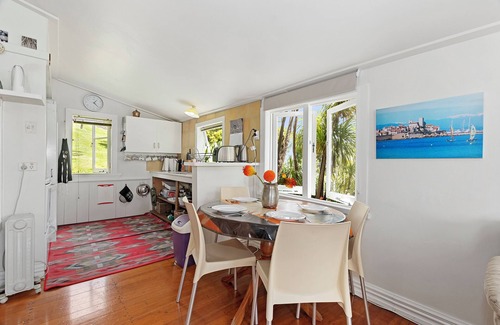Langs Beach Cottage | Hidden Cove Gem - Langs Beach Holiday Home