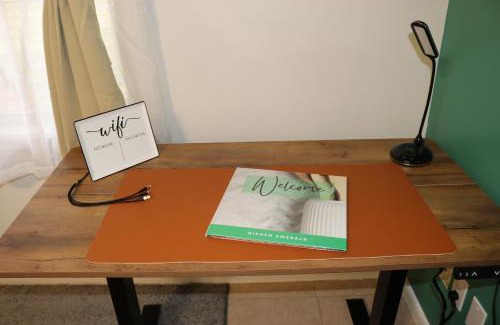 Lakeland Apartment | Hidden Emerald-Apartment with Kitchen and Laundry