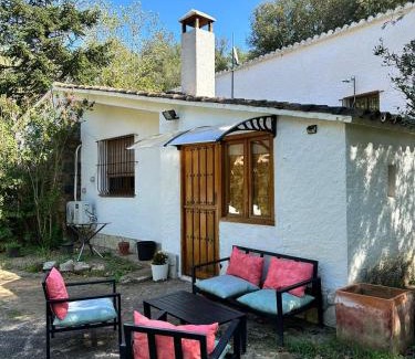 Vallromanes House | Hidden Garden Haven for 7 People