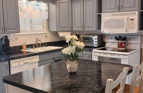 Central Business District Cottage | Hidden Garden Cottage-Swim&Spa, Ctrl Orlando Disney Universal Sea World Beaches,