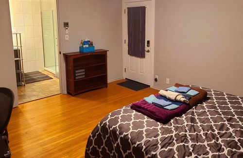 Walnut Creek House | ★Hidden Gem★ 2 Blocks to DT w/ private yard