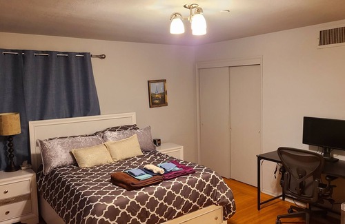 Walnut Creek House | ★Hidden Gem★ 2 Blocks to DT w/ private yard