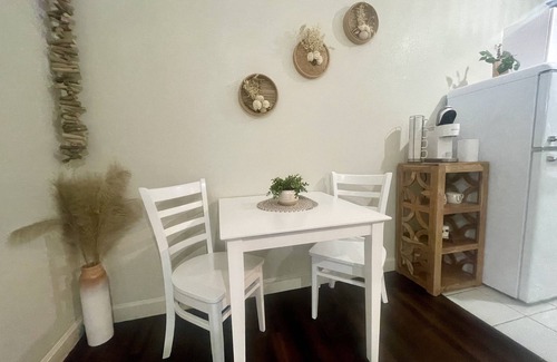 Southgate Apartment | 💎Hidden Gem- 5 miles from Siesta Key Beach!Prime location in Sarasota!