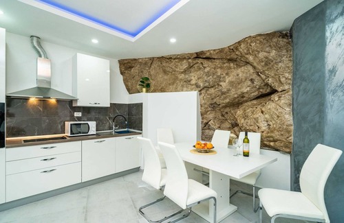Molunat House | Hidden Gem Apartment