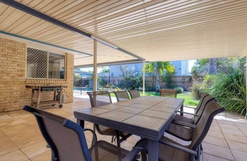 Mudjimba House | Hidden Gem at Mudjimba - Walk to Cafes & Surf Beach