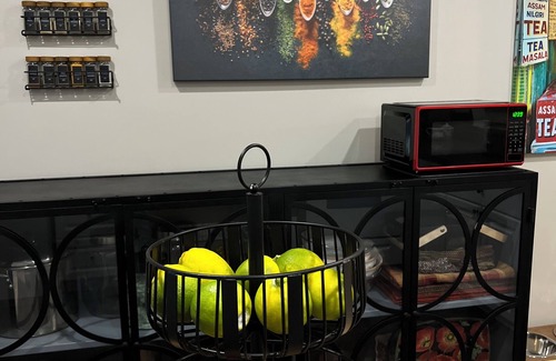 Bay Park House | Hidden Gem by the Bay. King Beds. Private Patio. Kid+Pet-Friendly.