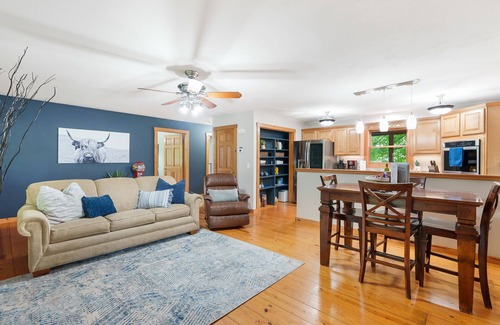 Turners House | Hidden Gem & Cozy Cabin Retreat: TWO HOMES, SAME PROPERTY