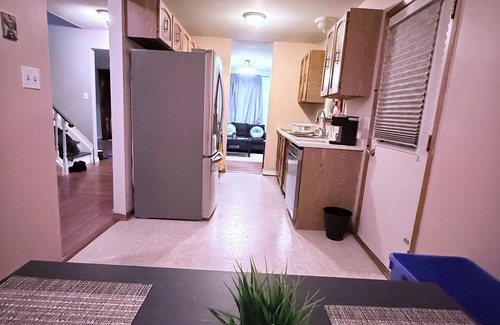 Belleville House | Hidden Gem in Belleville Huge Backyard!