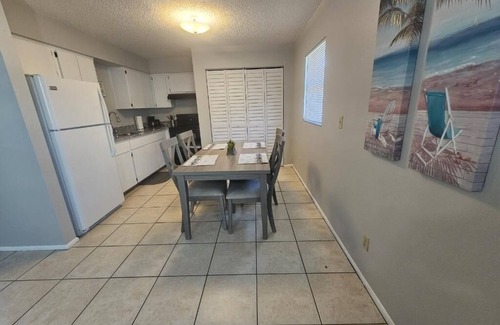 Clearwater House | Hidden Gem in Clearwater awaits you.apt c. Min 31 days