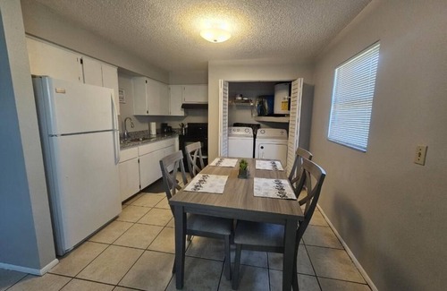 Clearwater House | Hidden Gem in Clearwater awaits you.apt c. Min 31 days