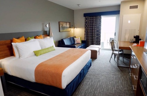 Circleville Hotel | Hidden Gem In New York! 4 Beautiful Units with Free Parking, Waterpark