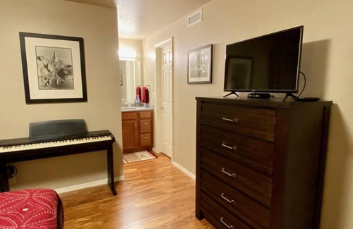 Southeast Boise House | Hidden Gem in SE Boise with hot tub and wood burning fireplace