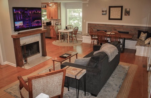 Dawsonville House | Hidden Gem on Lake Lanier in North GA Mtns- Leaf Peepers & Lake Views: I Got You