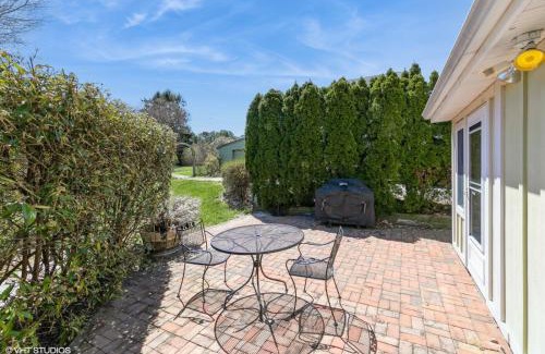 Shinnecock Hills House | Hidden gem! Southampton beach cottage