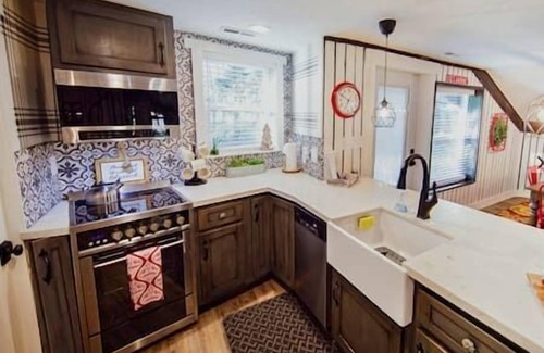 Salt Lake Mountain Resorts Ski Chalet | Hidden Gem! Swiss Cottage Ski Chalet