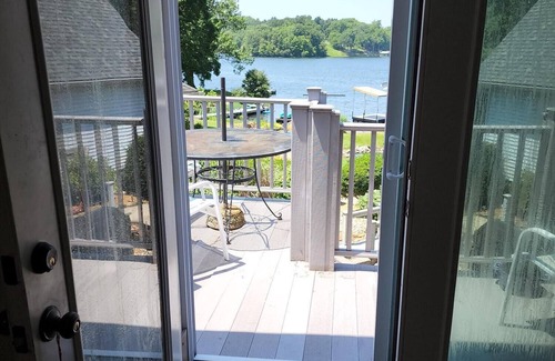Marion House | Hidden Gem- with the best view of Lake of Egypt! - Kayaks included/1 bed/1 bath!