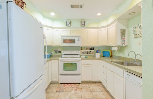 Kingsland House | Hidden Harbor-Lakefront on Secluded Cove w/Dog Run