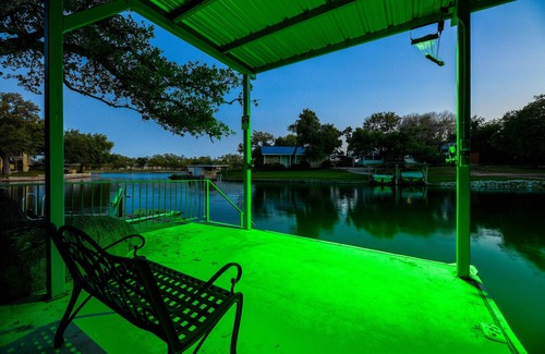 Kingsland House | Hidden Harbor-Lakefront on Secluded Cove w/Dog Run