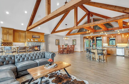 Two Rivers House | Hidden Hills Estate - Indoor Pool, Privacy, LUX
