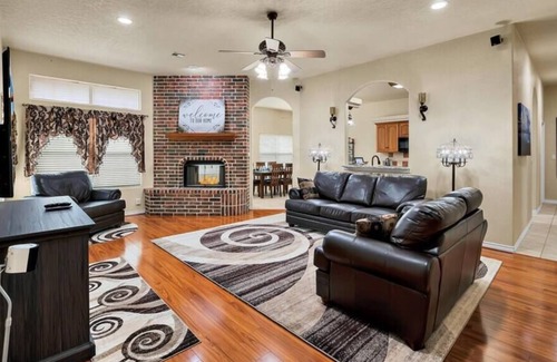 Woodway House | Hidden Hollow - An All-Inclusive 30 Day+ Stay!