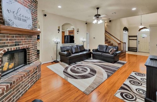 Woodway House | Hidden Hollow - An All-Inclusive 30 Day+ Stay!