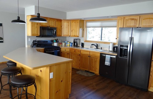 Nathrop House | Hidden in the Pinons, 1 mile from Mt Princeton Hot Springs, great deck views!
