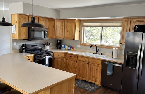 Nathrop House | Hidden in the Pinons, 1 mile from Mt Princeton Hot Springs, great deck views!