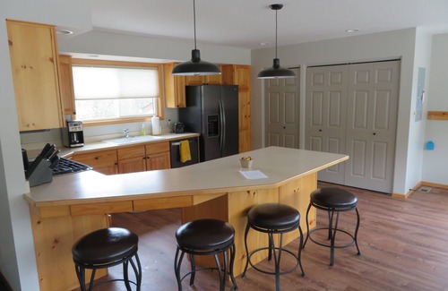 Nathrop House | Hidden in the Pinons, 1 mile from Mt Princeton Hot Springs, great deck views!