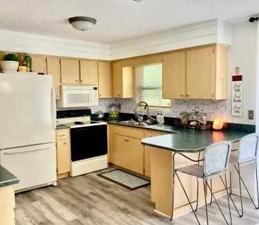 Crystal River House | Hidden Lake View