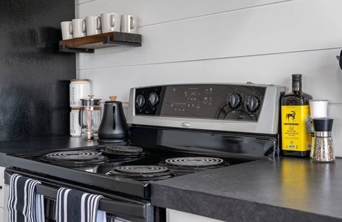 Sylvan Lake Apartment | Hidden Loft | 3-Bedroom | Walk to Beach | Sleeps 6