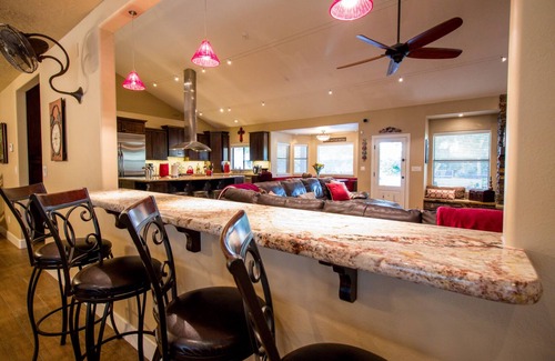 Mesa House | Hidden, Lush Treasure Close to Everything.Your Own Private Resort!