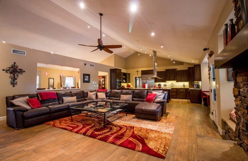 Mesa House | Hidden, Lush Treasure Close to Everything.Your Own Private Resort!