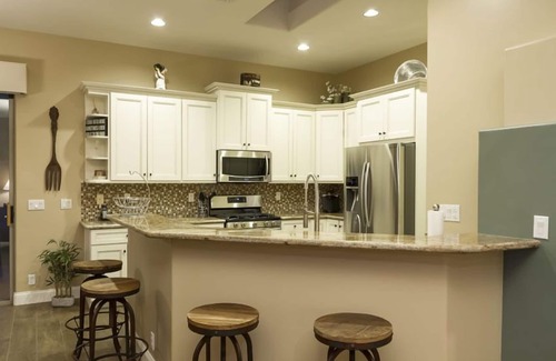 Arrowhead Ranch House | Hidden Oasis Intimate 3 BR Home/Private Pool/Jacuzzi/Fire Pit/Glendale