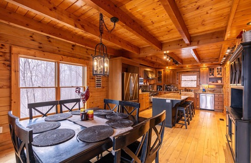 Deep Gap Cabin | Hidden Ridge - Hot Tub, Pool Table, Ping Pong, Great Views