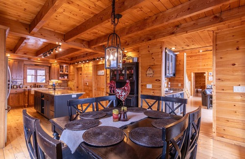 Deep Gap Cabin | Hidden Ridge - Hot Tub, Pool Table, Ping Pong, Great Views
