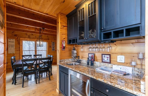 Deep Gap Cabin | Hidden Ridge - Hot Tub, Pool Table, Ping Pong, Great Views