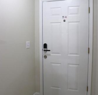 Lakeland Apartment | Hidden Sapphire-Apartment with Kitchen and Laundry