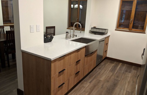 Bunker Tract Cabin | Hidden Serenity Lodge - Private setting, 10 min walk to Lake Tahoe