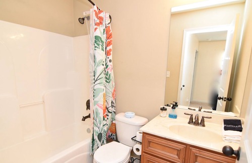 Ellendale House | Hidden Treasure - 5BR 3BA Spacious Private Cozy Just off I-40