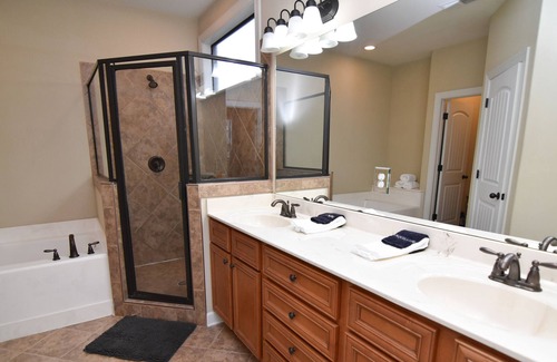 Ellendale House | Hidden Treasure - 5BR 3BA Spacious Private Cozy Just off I-40