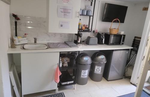 Gillingham Apartment | Hidden Treasure-Netflix and Wi-Fi-Basement flat