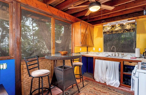 Kahaluu Bay Cabin | Hidden tree house - at the Jungle Hale