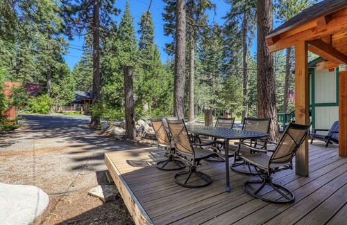 Sunnyside House | Hidden Willow at Tahoe Park - Cozy 2 BR Cabin, Walk to Lake & Dining