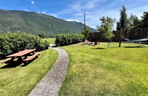 Columbia Falls House | Hide Away Campern