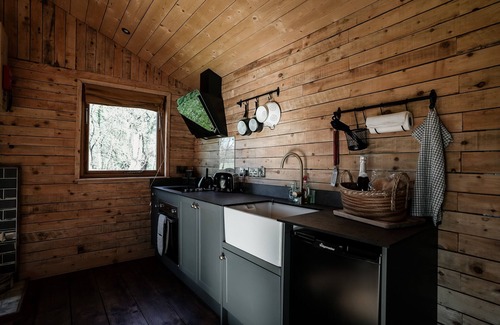 Woodham Ferrers Cabin | Hideaway 2 - Rural cabin with Hot tub