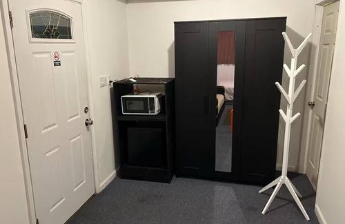 Levittown Apartment | Hideaway and Quiet 1B1B with private entrance room in a house