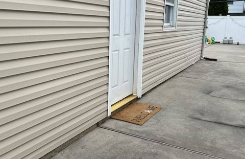 Levittown Apartment | Hideaway and Quiet 1B1B with private entrance room in a house