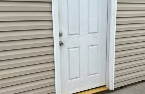 Levittown Apartment | Hideaway and Quiet 1B1B with private entrance room in a house