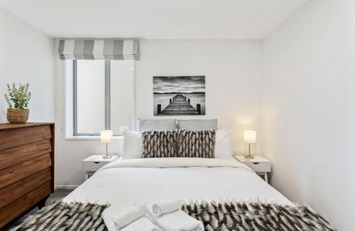 Takapuna Apartment | Hideaway Apartment with pool and free parking