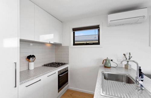 Apollo Bay Cabin | Hideaway by the Bay - in a popular caravan park